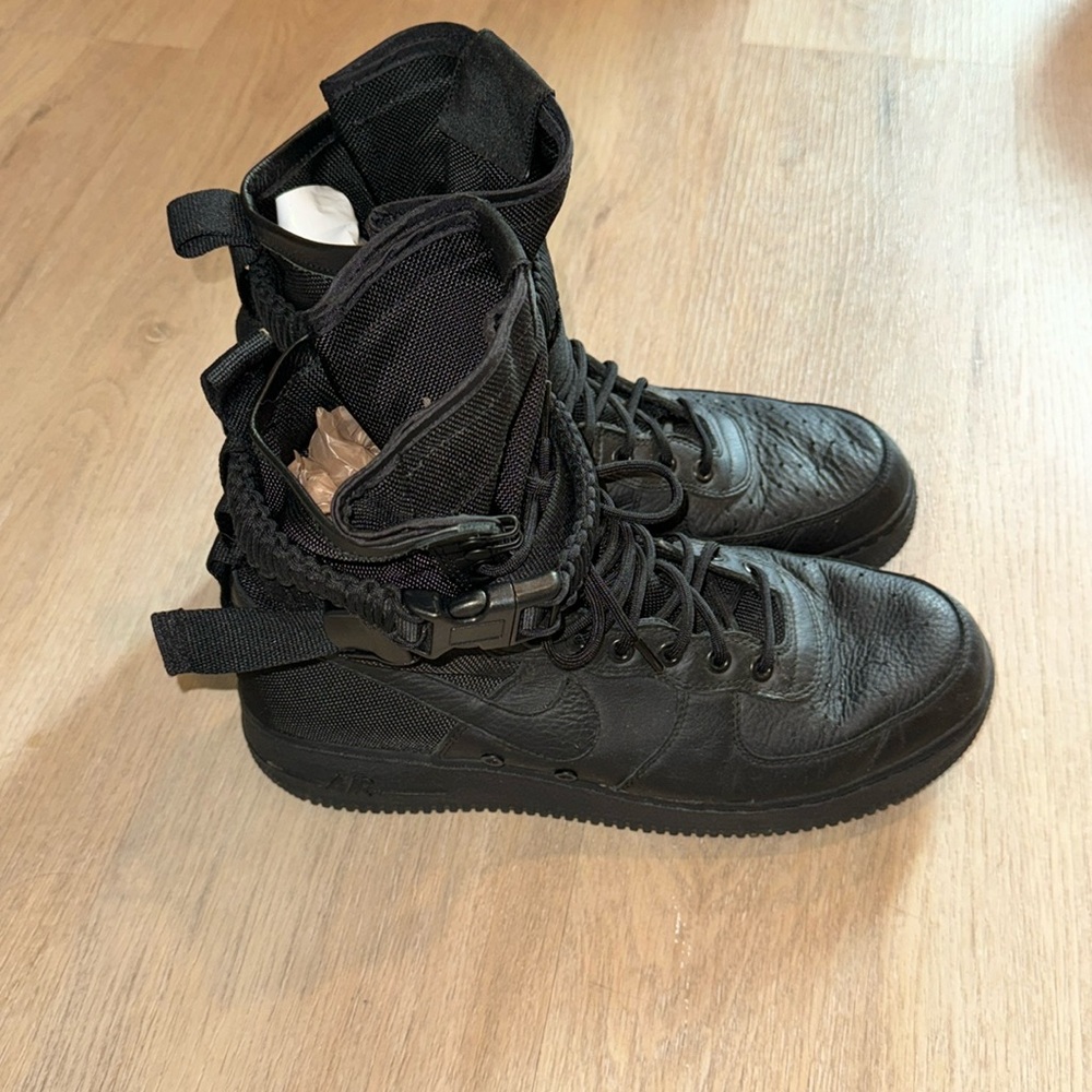 Men’s Nike SF Air Force 1 High
Triple Black